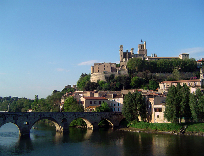 La vieille ville de Béziers et le pont sur l'Orb